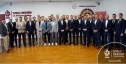 Paweł Bednarczyk z dyplomem kursu dyrektora...